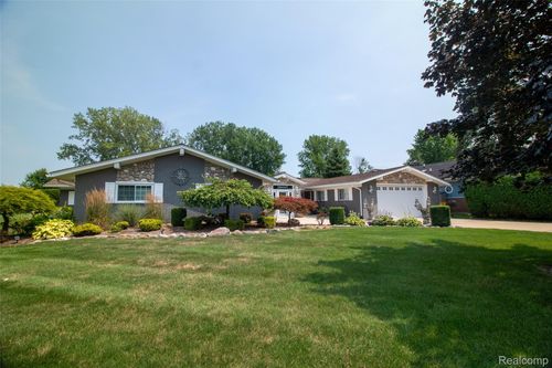 28445 Chatham Road, Grosse Ile Township, MI, 48138 | Card Image