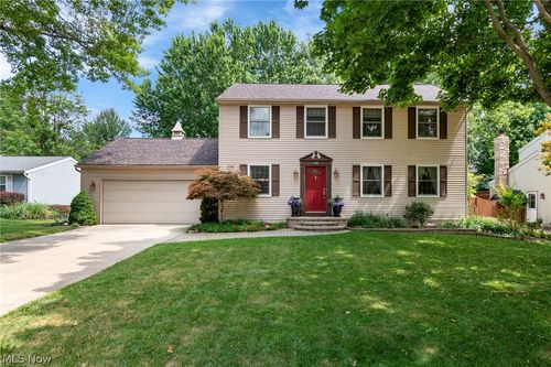 559 Berkshire Dr, Medina, OH, 44256-2704 | Card Image