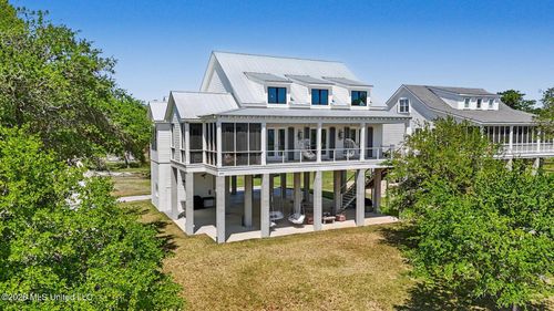 805 N Beach Blvd, Waveland, MS, 39576-4331 | Card Image