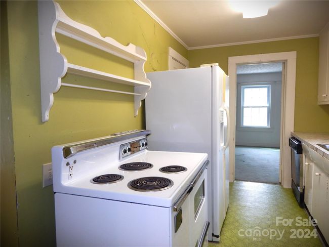 Kitchen towards Dining Room | Image 34