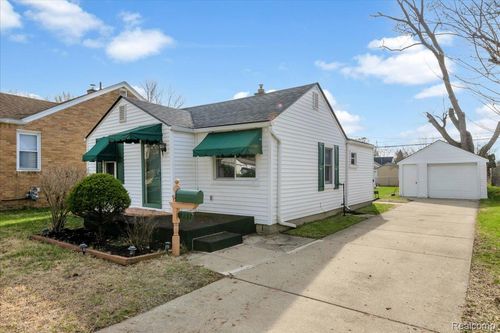 8237 Lenore St, Dearborn Heights, MI, 48127-4506 | Card Image