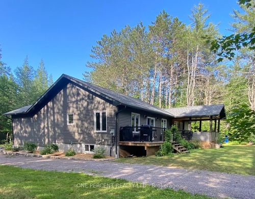 2241 Lone Pine Dr, Utterson, ON, P0B1M0 | Card Image