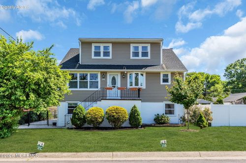 24 Taylor Ave, North Middletown, NJ, 07748-5818 | Card Image