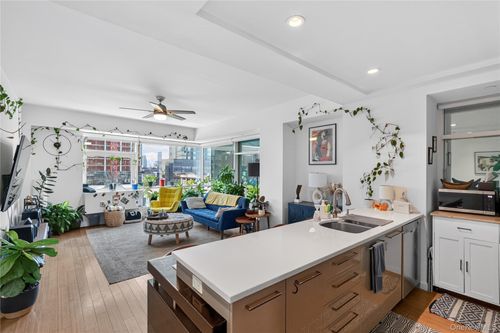 6a-24-15 Queens Plz N, Long Island City, NY, 11101-4015 | Card Image