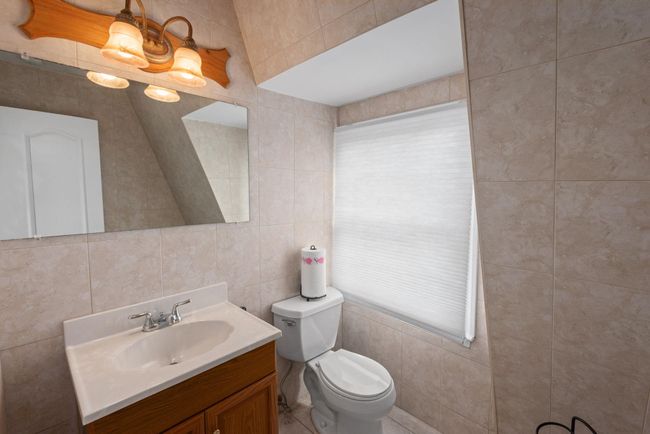 3rd floor Bathroom | Image 19