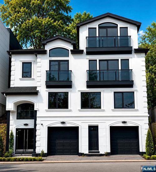 1080 River Rd, Edgewater, NJ, 07020-1313 | Card Image