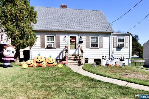 18 Durrell St, Verona, NJ, 07044-1722 | Card Image