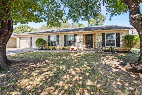 6533 Circleview Dr, North Richland Hills, TX, 76180-8037 | Card Image