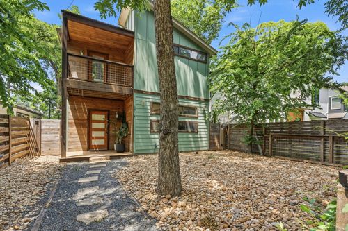 2704 E 4th St, Austin, TX, 78702-4724 | Card Image
