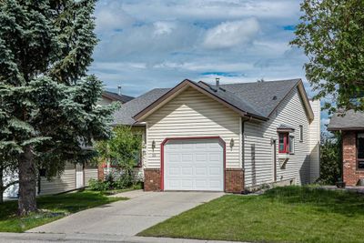 55 Edgeland Rd Nw, House detached with 4 bedrooms, 3 bathrooms and 3 parking in Calgary AB | Image 1