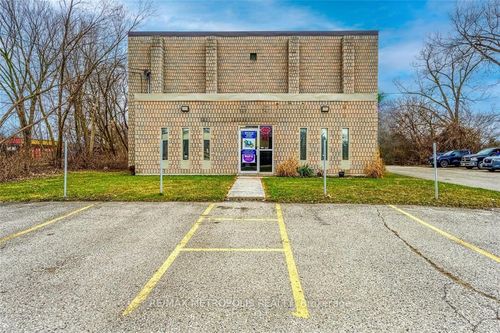142 Kendall St, Point Edward, ON, N7V4G5 | Card Image