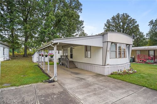 18 Boxwood Dr, Beloit, OH, 44609-9763 | Card Image