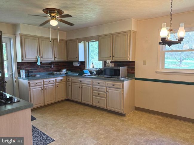 885 Witmer Rd, House other with 4 bedrooms, 2 bathrooms and null parking in YORK PA | Image 10