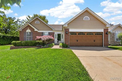 385 Birchwood Crossing Ln, Maryland Heights, MO, 63043-5140 | Card Image
