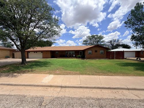 130 Avenue C, Hereford, TX, 79045-4319 | Card Image