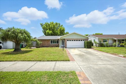 8422 Oakhurst Rd, SEMINOLE, FL, 33776-3006 | Card Image