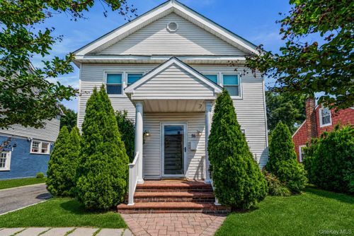 16 North St, Glen Cove, NY, 11542-1834 | Card Image