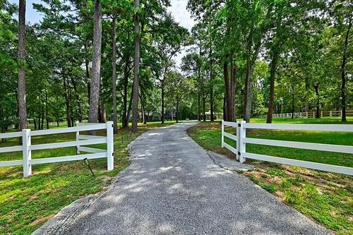 11 W Lake Forest Ct, Conroe, TX, 77384-3141 | Card Image