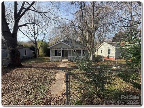 515 S Maple St, Dallas, NC, 28034-2229 | Card Image