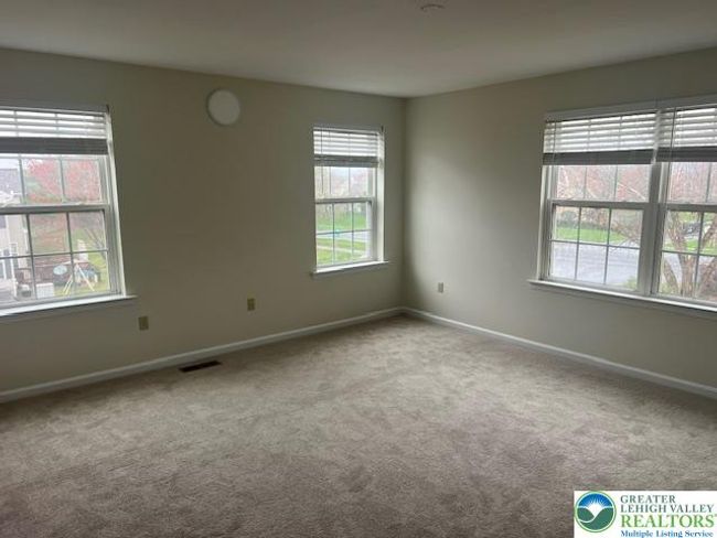 5232 Spring Ridge Dr E, Townhouse with 3 bedrooms, 3 bathrooms and null parking in Macungie PA | Image 9