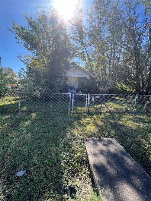812 Lindale St, Houston, TX, 77022-5640 | Card Image