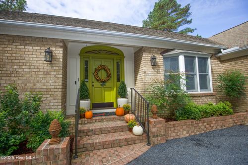 1 Linden Ln, Pinehurst, NC, 28374-9063 | Card Image