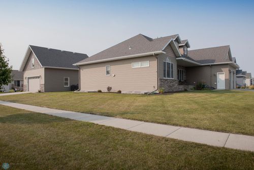 731 Willow Bend Dr, Casselton, ND, 58012-3627 | Card Image