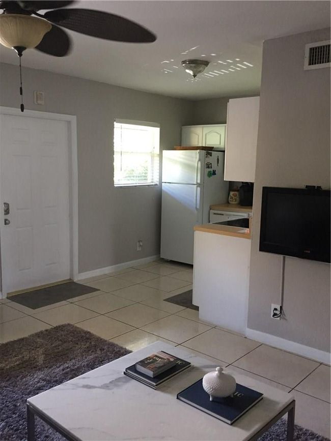 14 - 2741 Ne 8th Ave, Condo with 2 bedrooms, 1 bathrooms and null parking in Wilton Manors FL | Image 12