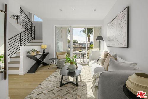 5845 David Ave, Los Angeles, CA, 90034-2207 | Card Image