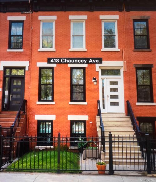 418 Chauncey St, Brooklyn, NY, 11233-2401 | Card Image