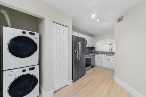 apt-105-3750 N Jog Rd, West Palm Beach, FL, 33411-7451 | Card Image