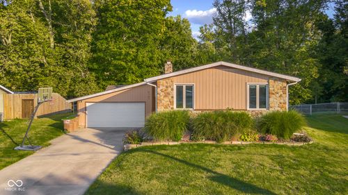 5161 Regency Dr, Columbus, IN, 47203-4036 | Card Image