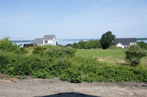 45 Bunker Hill Xing, Portsmouth, RI, 02871-1089 | Card Image