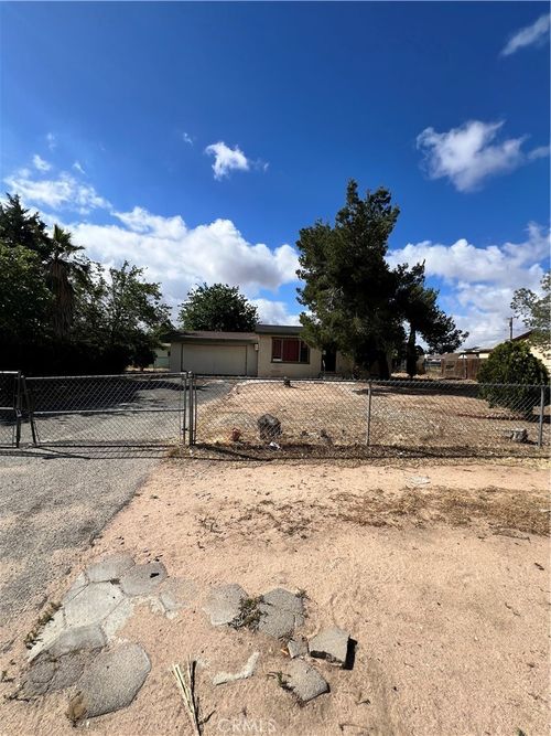 16345 Cashew, Hesperia, CA, 92345 | Card Image