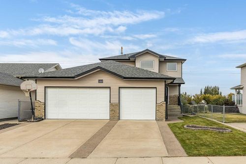 484 Stark Way Se, Medicine Hat, AB, T1B4P5 | Card Image