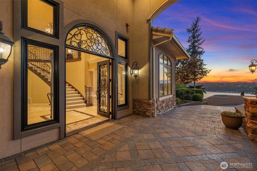 20615 Ne 16th St, Sammamish, WA, 98074-6678 | Card Image
