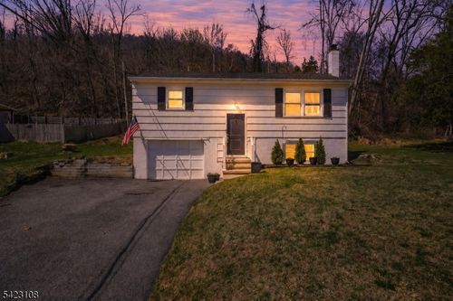 35 Zinnia Dr, Glenwood, NJ, 07418-1633 | Card Image