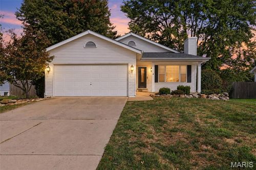 24 Mallard Pointe Dr, O Fallon, MO, 63368-8312 | Card Image