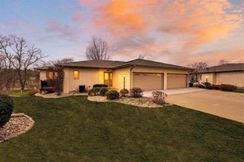 1242 Springbrook Dr, Baraboo, WI, 53913-3075 | Card Image