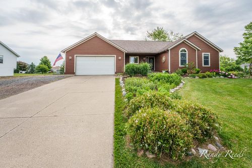 836 Eagle Ridge Dr, Coopersville, MI, 49404-9427 | Card Image