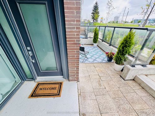 018-185 Deerfield Rd, Newmarket, ON, L3Y0G7 | Card Image
