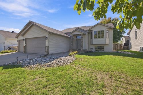 675 Wyndemere Dr, West Fargo, ND, 58078-4037 | Card Image