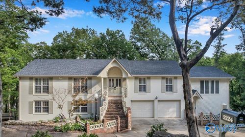 2224 Briarcliff Rd Se, Huntsville, AL, 35801-1305 | Card Image