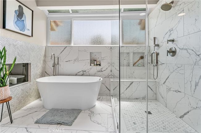 Primary Bathroom | Image 25