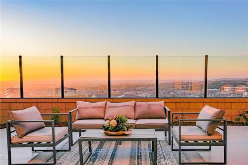 137 Oakstone, Irvine, CA, 92618-3552 | Card Image