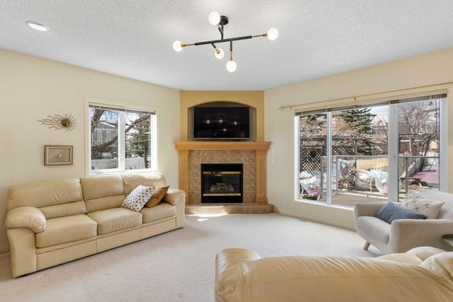 461 Sienna Heights Hill Sw, House other with 3 bedrooms, 3 bathrooms and 4 parking in Calgary AB | Image 5