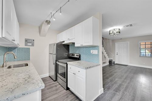 apt-202-905 Ne 28th St, Wilton Manors, FL, 33334-3734 | Card Image