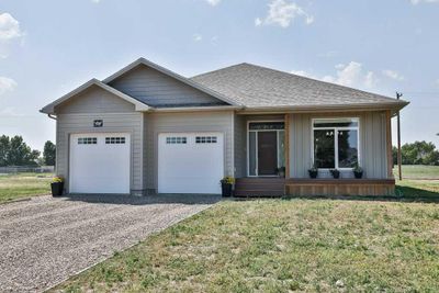 599 4 St N, House detached with 3 bedrooms, 2 bathrooms and 4 parking in Vauxhall AB | Image 2