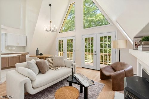 51 Scenic Dr, Green Twp, NJ, 07821-2213 | Card Image