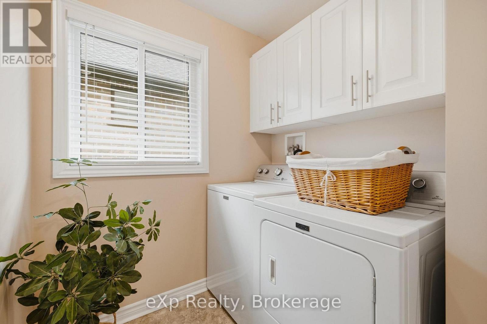 Residential in Wellington North (Mount Forest) 2